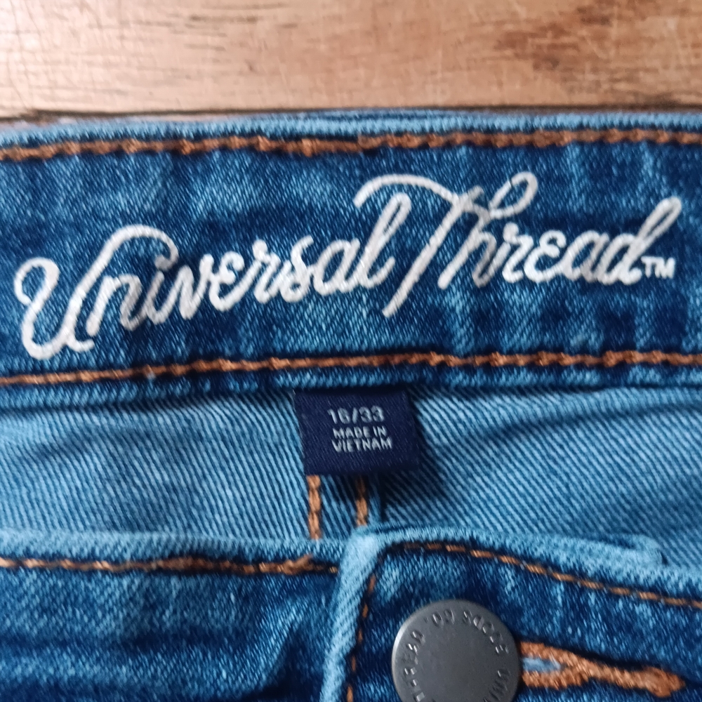 Universal Thread Women's Faded Blue Denim Roll Up Jean Shorts 16/33 - Picture 11 of 12